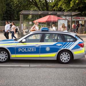 Bavarian_police_car_in_hamburg_during_g_20_summit_2017_20170707-IMG_9414.jpg