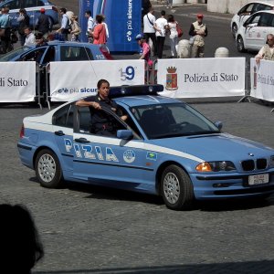 BMW_3_Series_-_Polizia_di_Stato_(5891995427).jpg