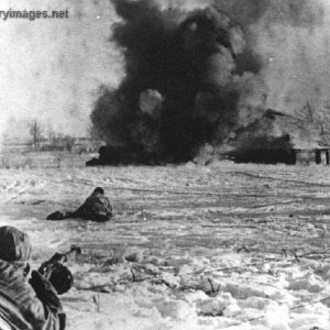 1942, russian infantry attackin' village houses near Rzhev