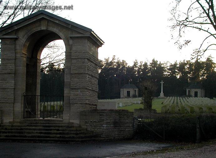 Becklingen War Cemetery