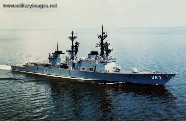 DD-963 USS Spruance cruising at sea