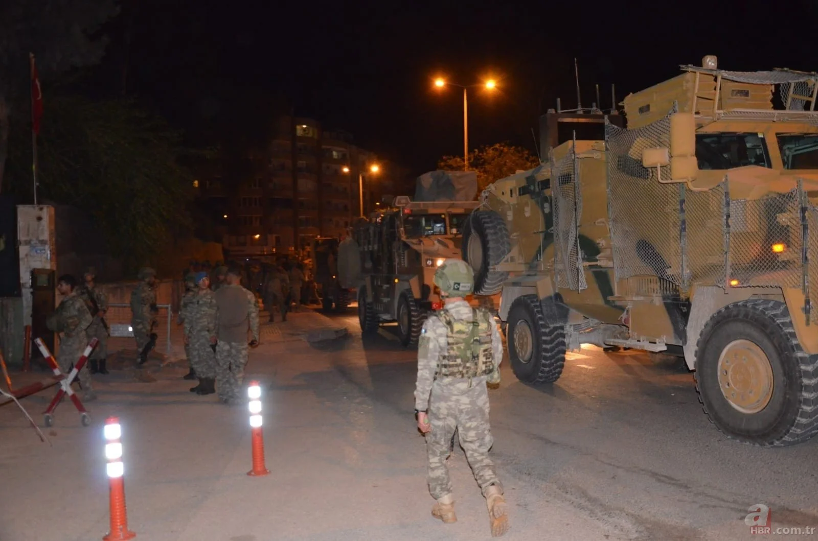0x0-suriye-sinirina-komando-ve-zirhli-arac-sevkiyati-1558262637560.webp