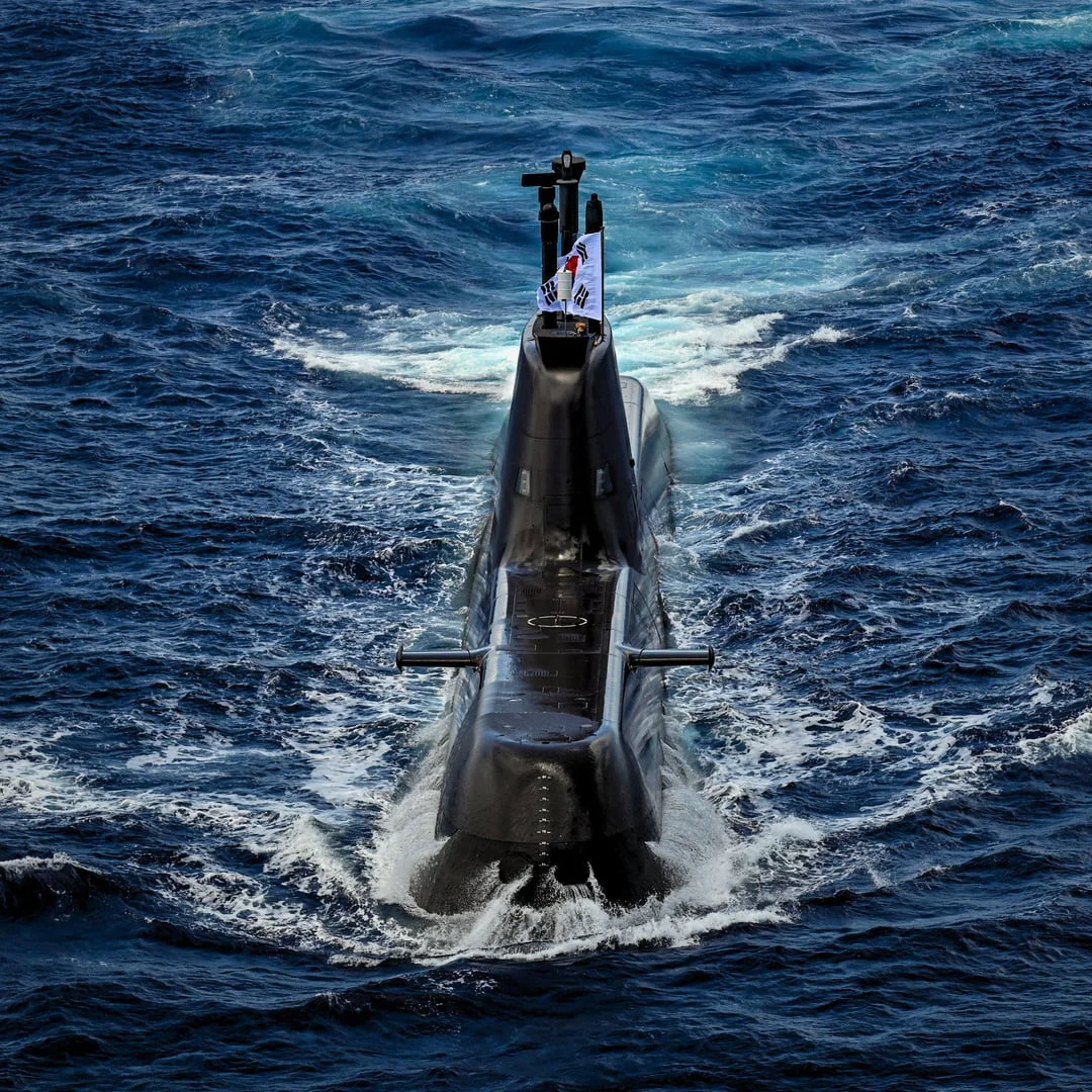 1-off-the-coast-of-hawaii-on-july-v0-rnqy3dv368fd1.webp