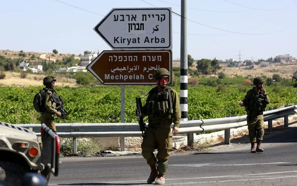 102065817_epa05398398_Israeli_soldiers_set_a_check_point_at_the_entrance_of_Kryat_Arba_settlem...jpg