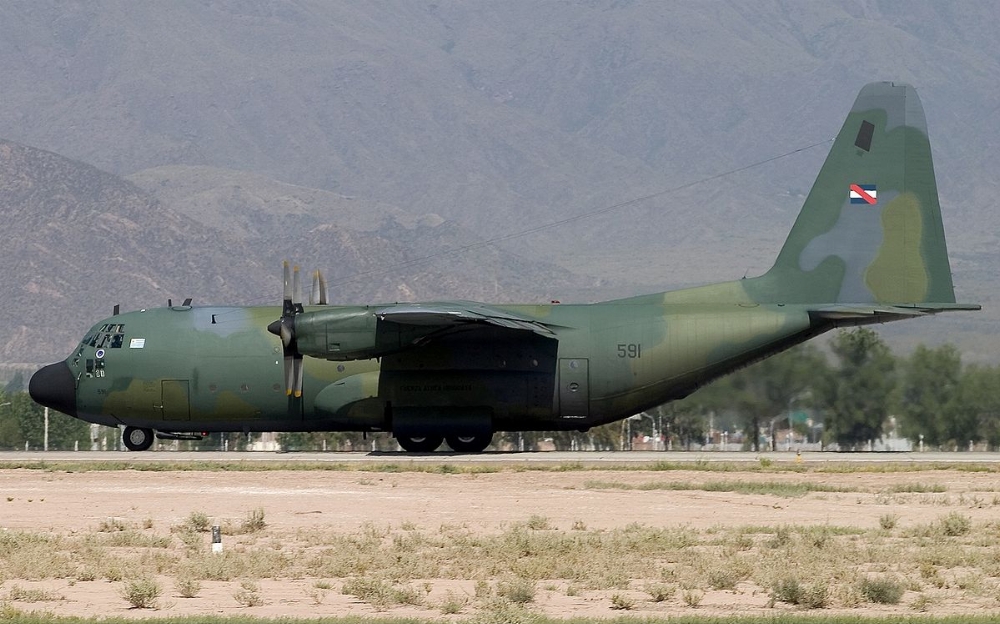 1200px-Uruguayan_Air_Force_C-130B_Hercules_Lofting.jpg