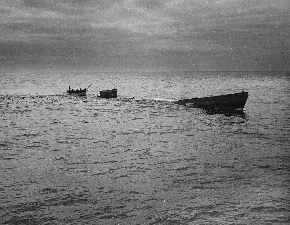 1280px-Picking_survivors_off_U-175_1943-04-17_2.jpg