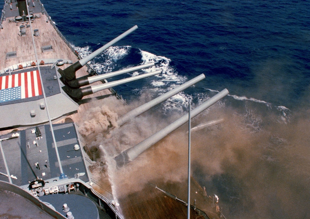 1280px-USS_Iowa_BB61_Iowa_Explosion_1989.jpg
