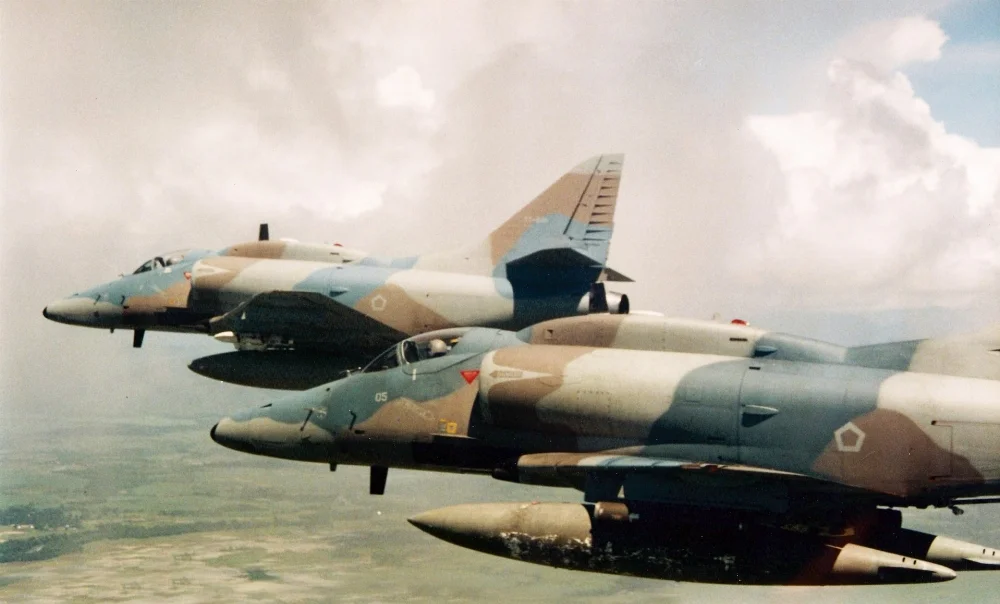 1920px-A-4_Skyhawk_Patrol_TNI-AU.webp