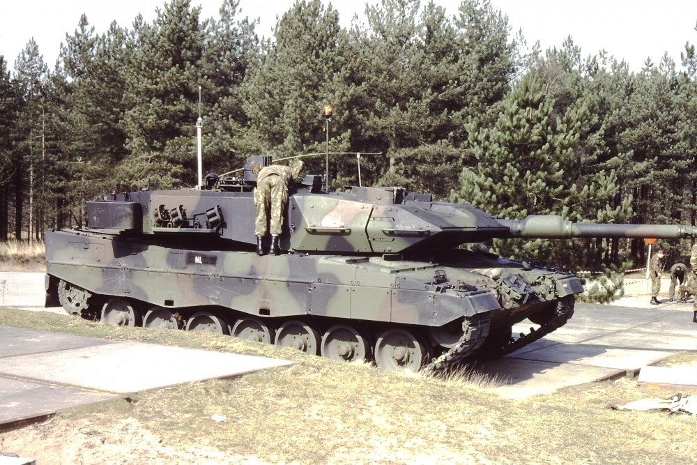 19990325_NLD_Amersfoort-Vlasakkers_Leopard 2A5_justeren (1).JPG