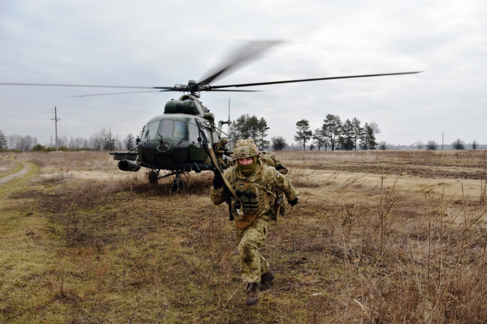 220223-ukraine-air-assault-forces-se-1008a-3e27d4.jpg