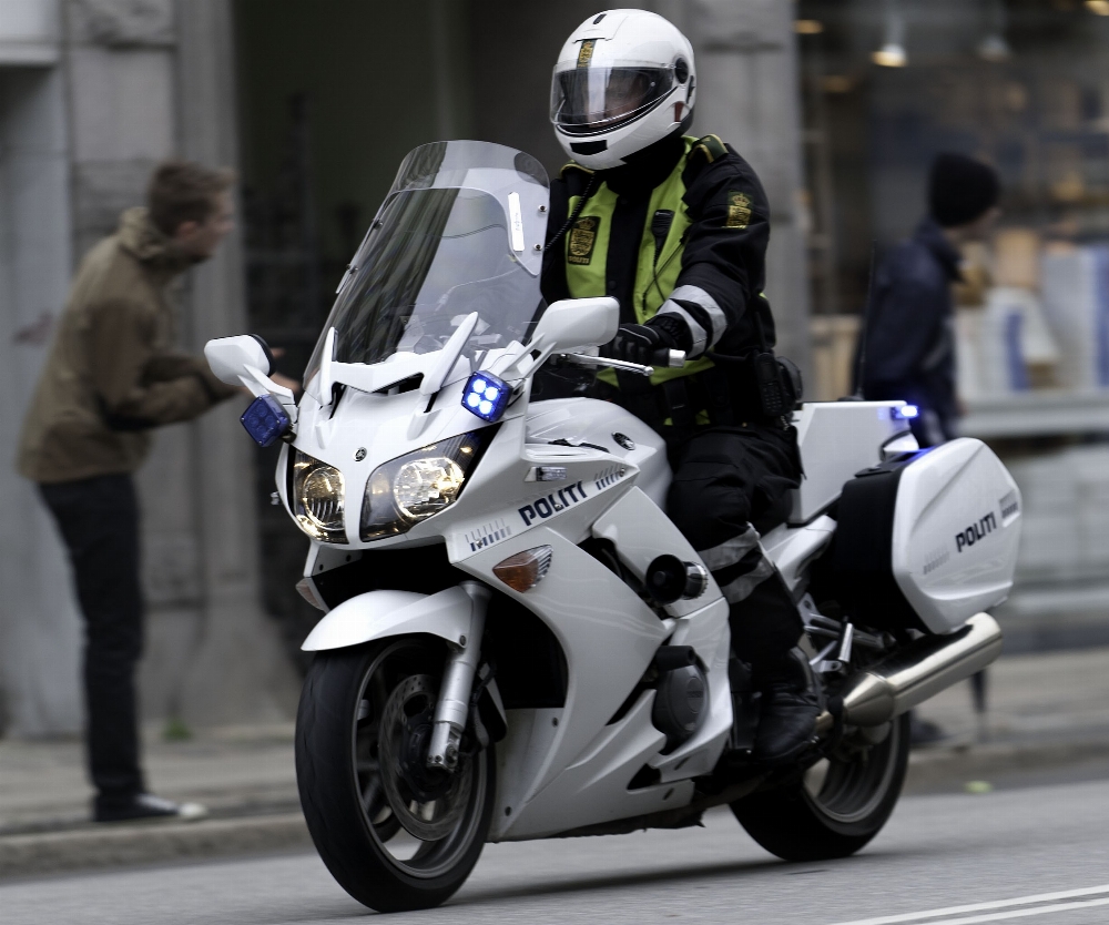 2455px-Danish_police_motorcycle_02.jpg