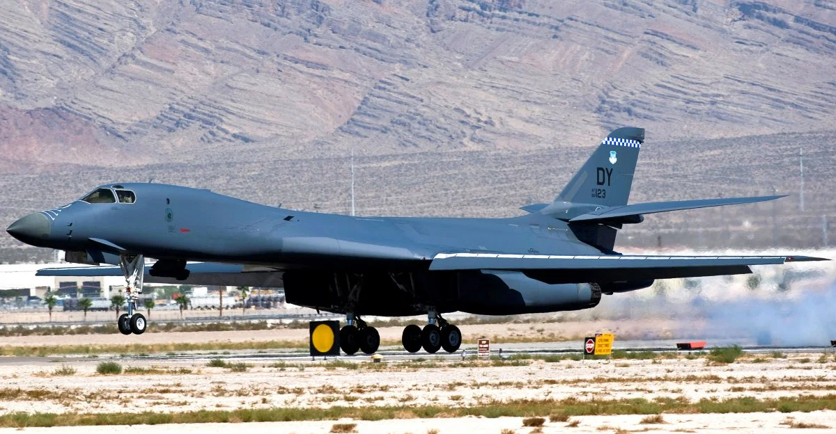 28th_Bomb_Squadron_-_Rockwell_B-1B_Lancer_Lot_V_86-0123.webp