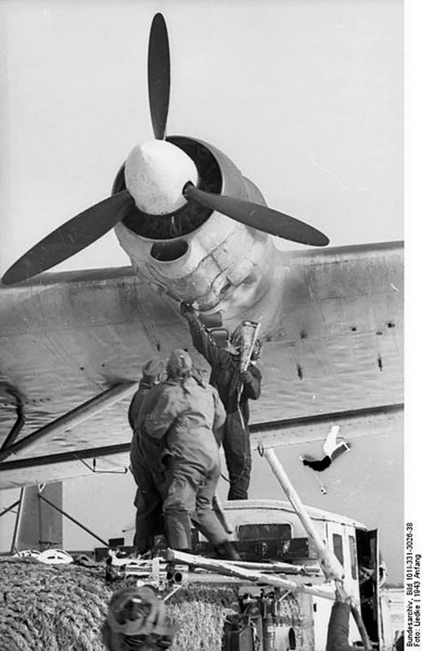 389px-Bundesarchiv_Bild_101I-331-3026-38,_Russland,_Me_323_1.webp