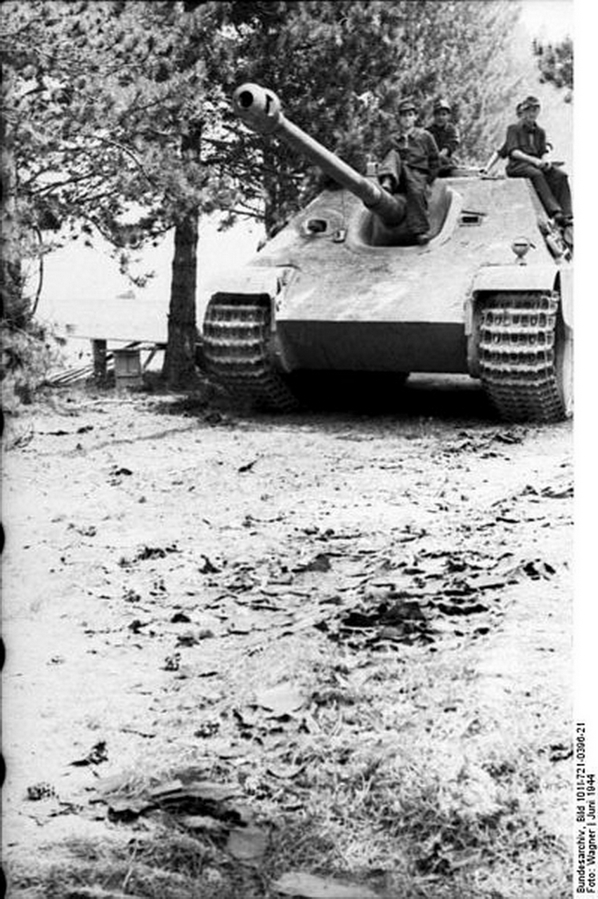 399px-Bundesarchiv_Bild_101I-721-0396-21,_Frankreich,_Jagdpanther_1.jpg