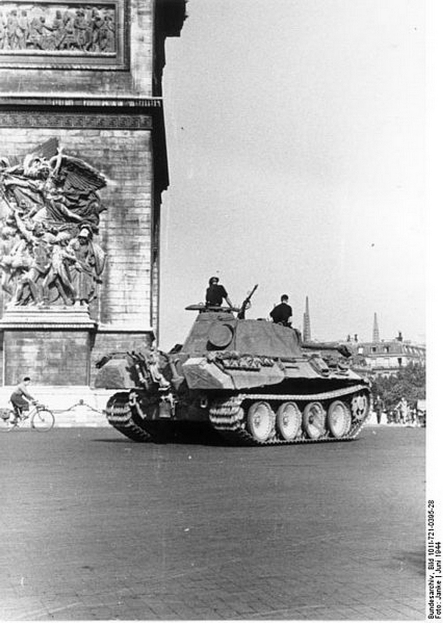426px-Bundesarchiv_Bild_101I-721-0395-28,_Paris,_Panzer_V_(Panther)_vor_Arc_de_Triomphe_1.jpg