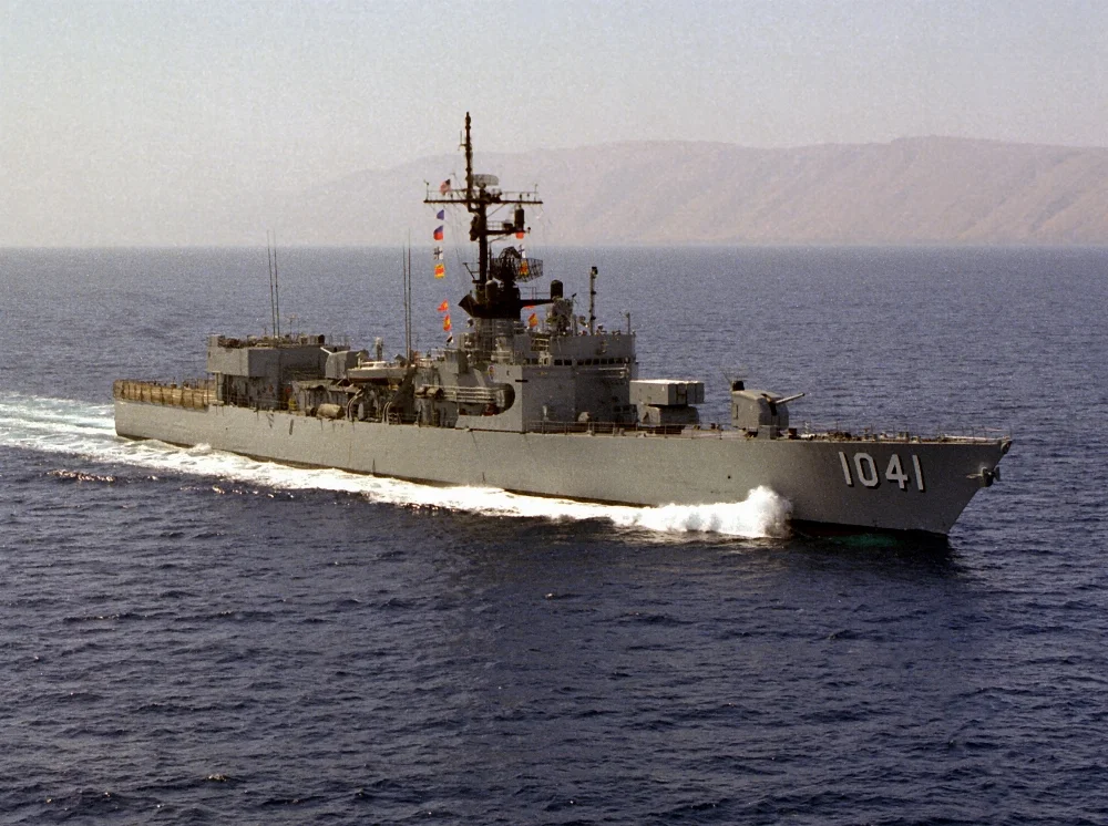 9_underway_near_San_Clemente_Island_on_8_July_1976.webp