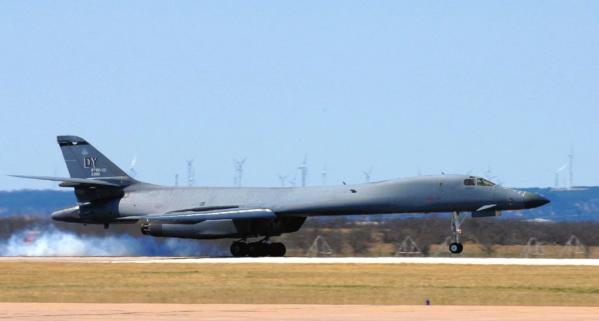 9th_Bomb_Squadron_-_Rockwell_B-1B_Lancer_Lot_IV_85-0069.jpg