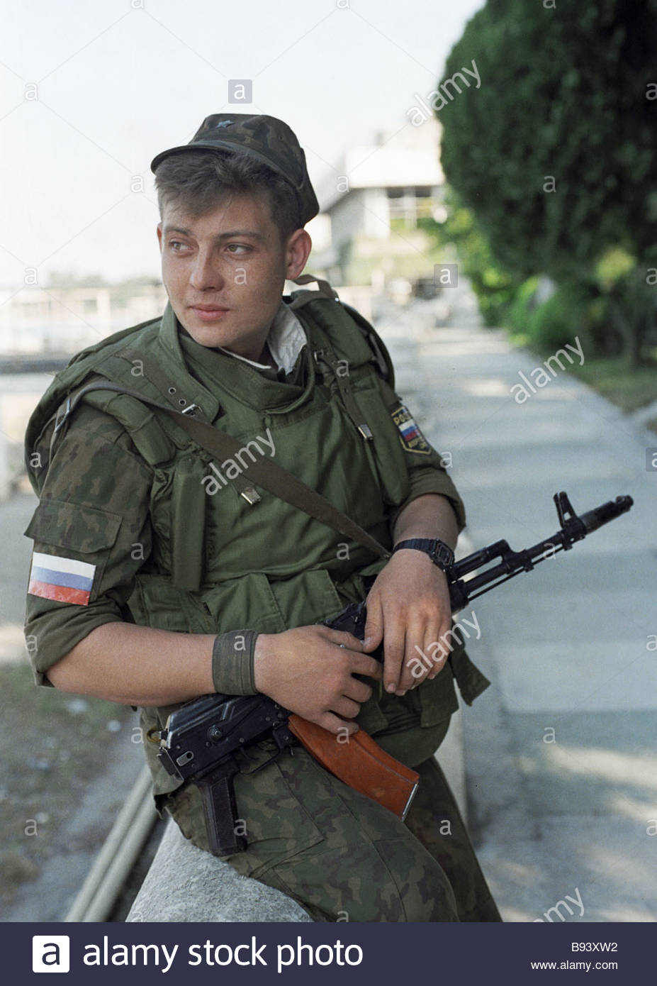 a-russian-peacekeeper-patrolling-an-embankment-in-sukhumi-B93XW2.jpg