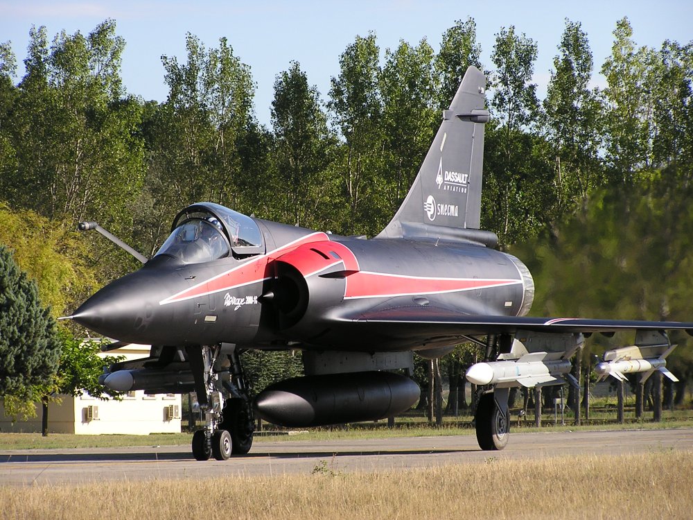 AdA Mirage 2000-10 taxiing fully armed.jpg