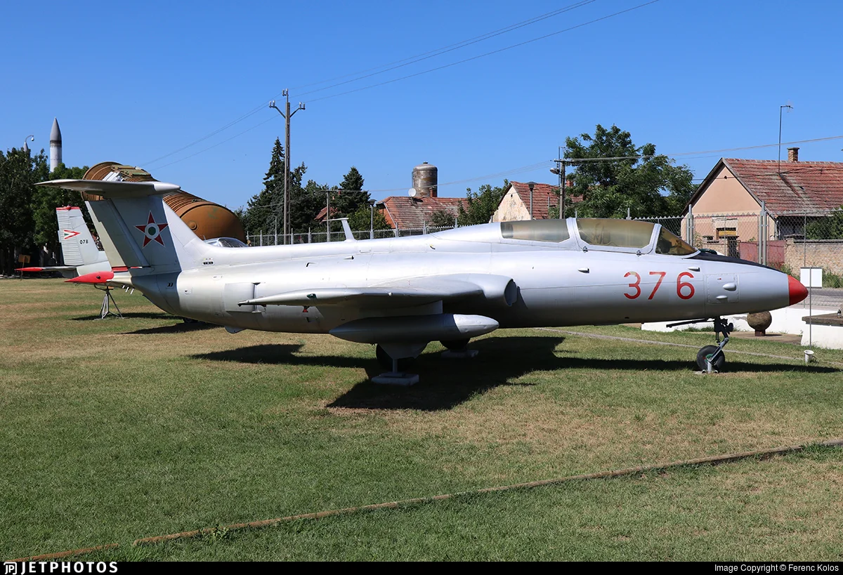 Aero L-29 Delfin.webp