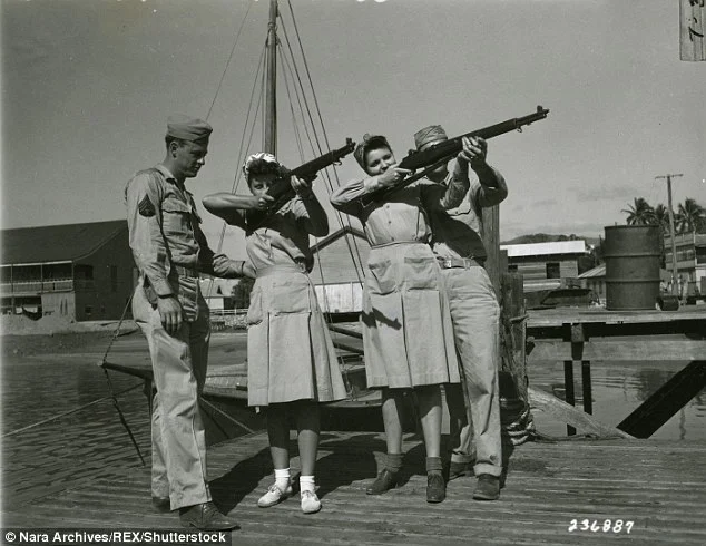 American soldiers teach nurses how to shoot in Brisbane in 1943.webp