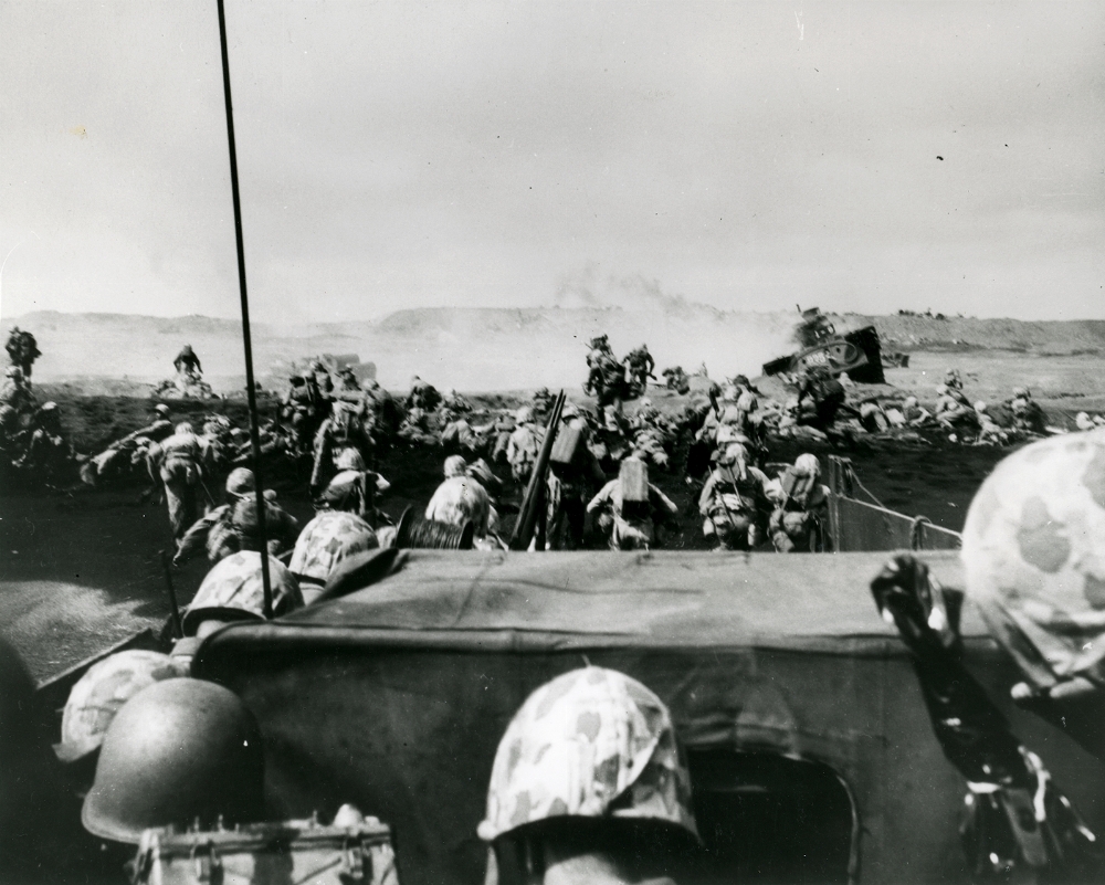 anding-US-4th-Marine-Division-Iwo-February-19-1945.jpg