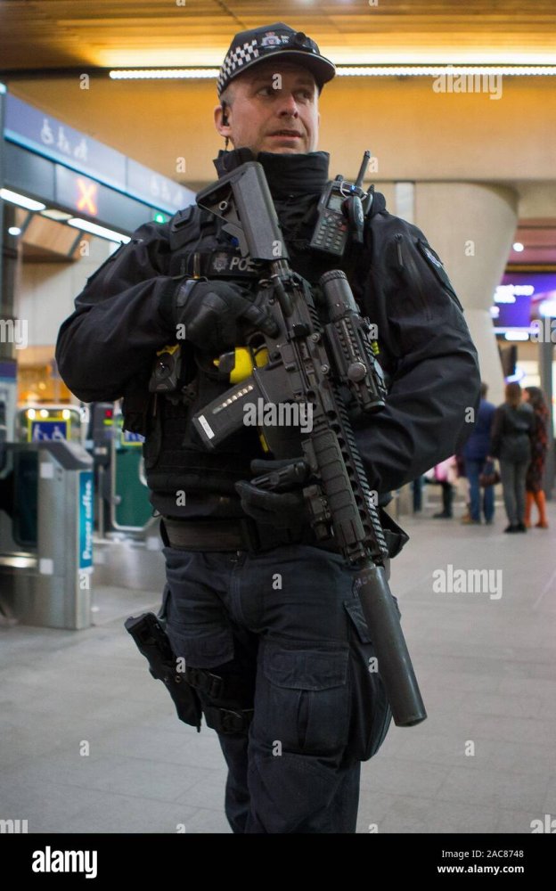 armed-police-patrol-london-bridge-train-station-with-an-ar-15-semi-automatic-rifle-the-day-aft...jpg