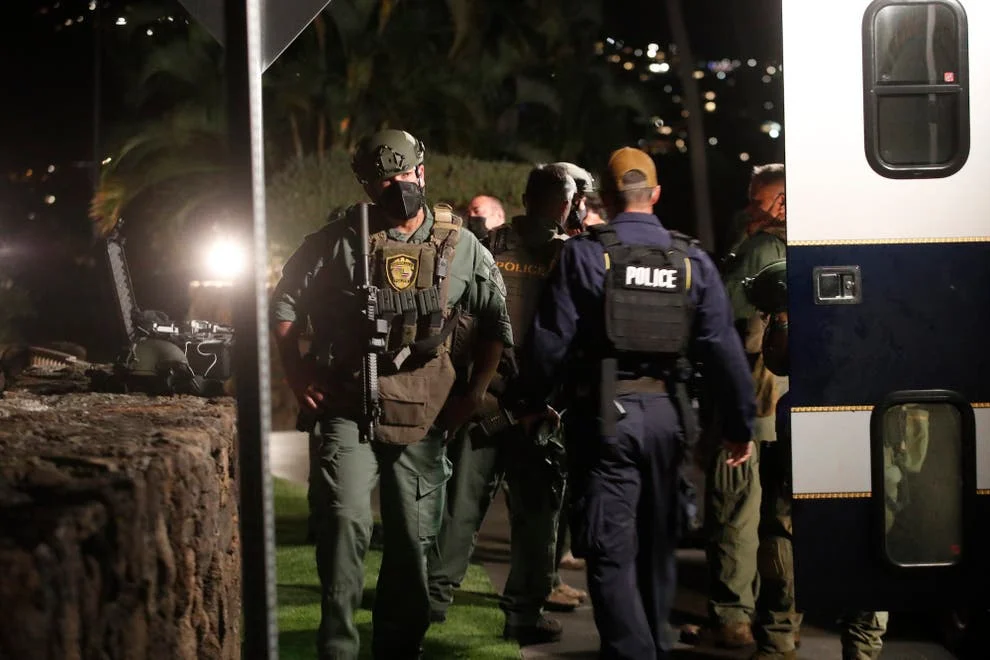 Armed_Barricaded_Man_Hotel_87438.jpg