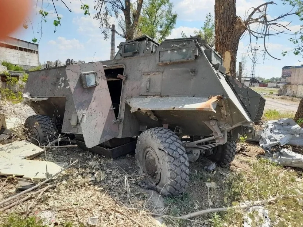 axon-armored-personnel-carrier-in-v0-h0v28rhdmswc1.webp