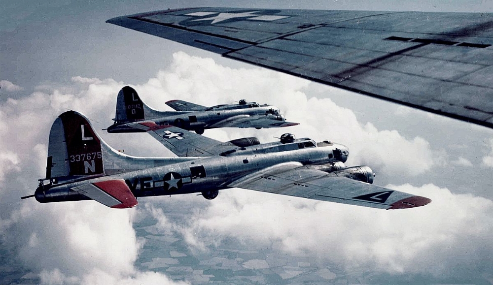 B-17-flight-zpsc98cca92.jpg