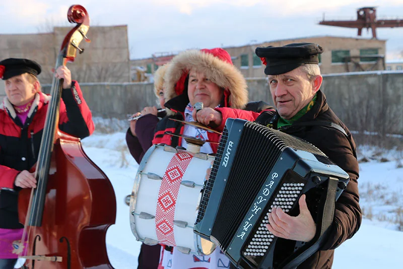 belarus meets russian soldiers3.webp