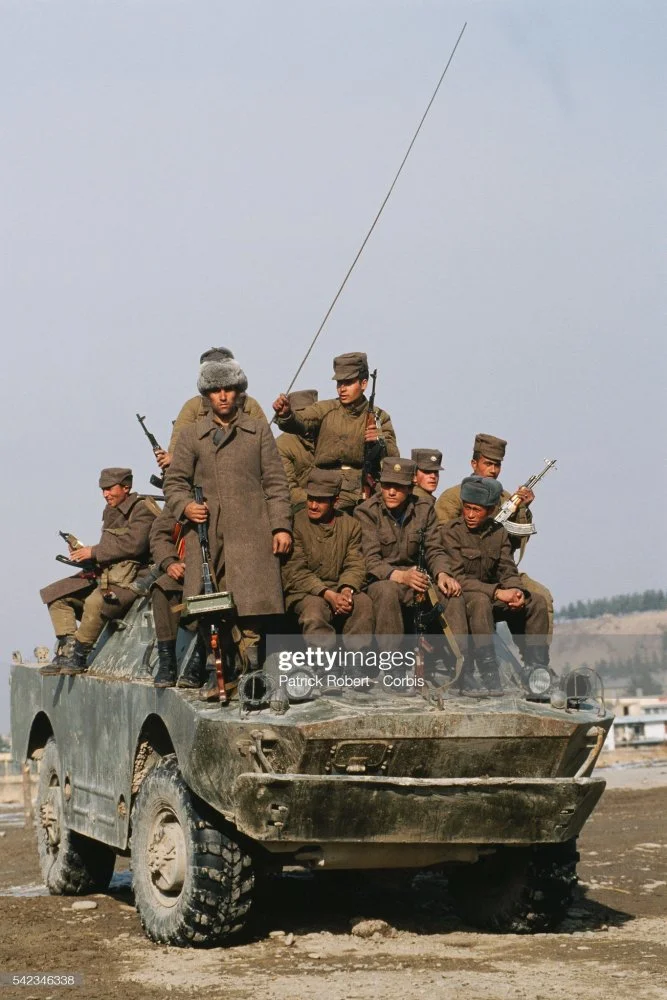 BRDM-2 afgano con tripulantes c1988.jpg
