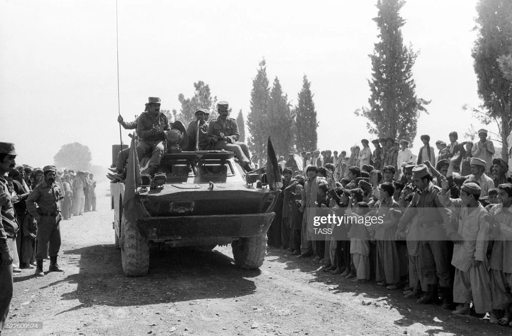 BRDM-2 afgano en Khost con civiles.jpg