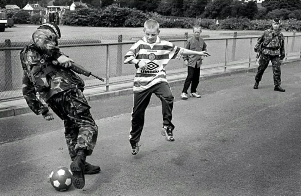 british soldiers Portadown N Ireland.webp
