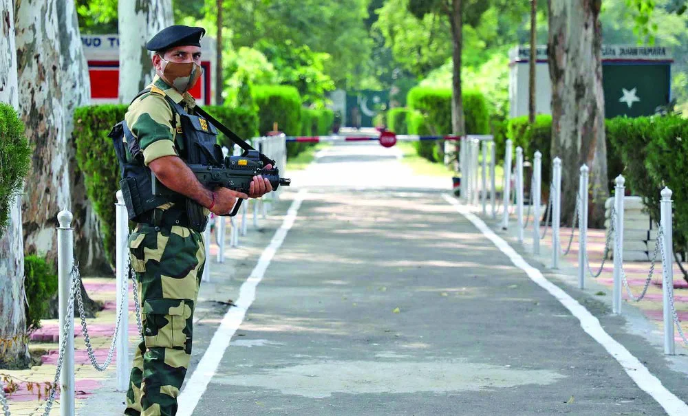 BSF-personnel-stand-guard-at-international-border-Octroi-post-in-Suchetgarh-02.webp