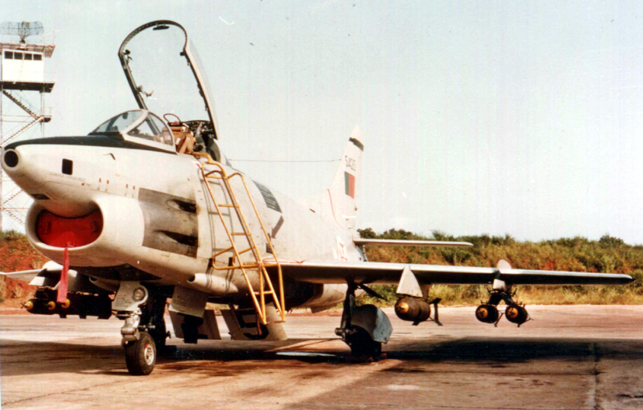 Cópia de G91 R4 com bombas Bissau 1969.jpg