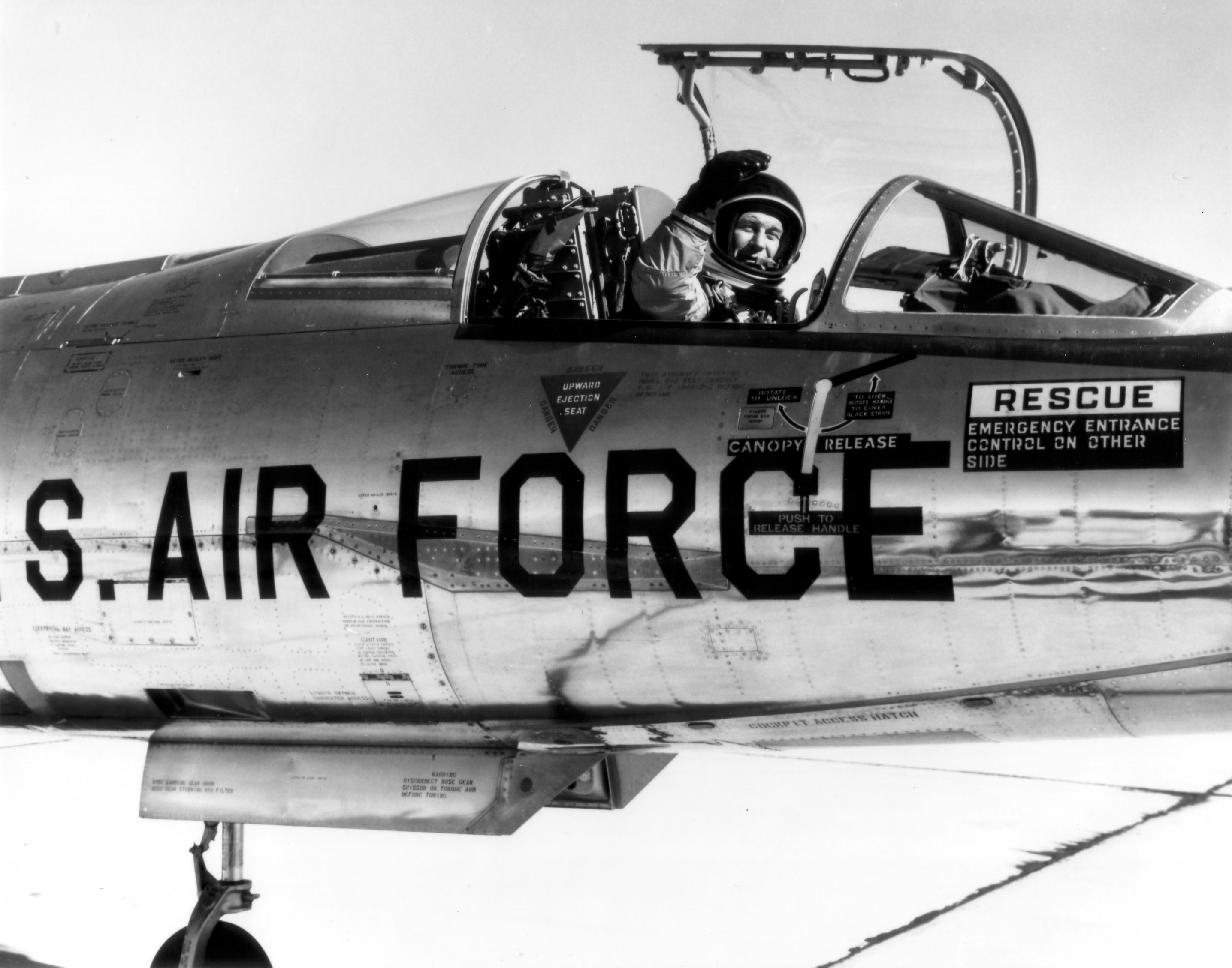 Chuck_Yeager_in_NF-104.jpg