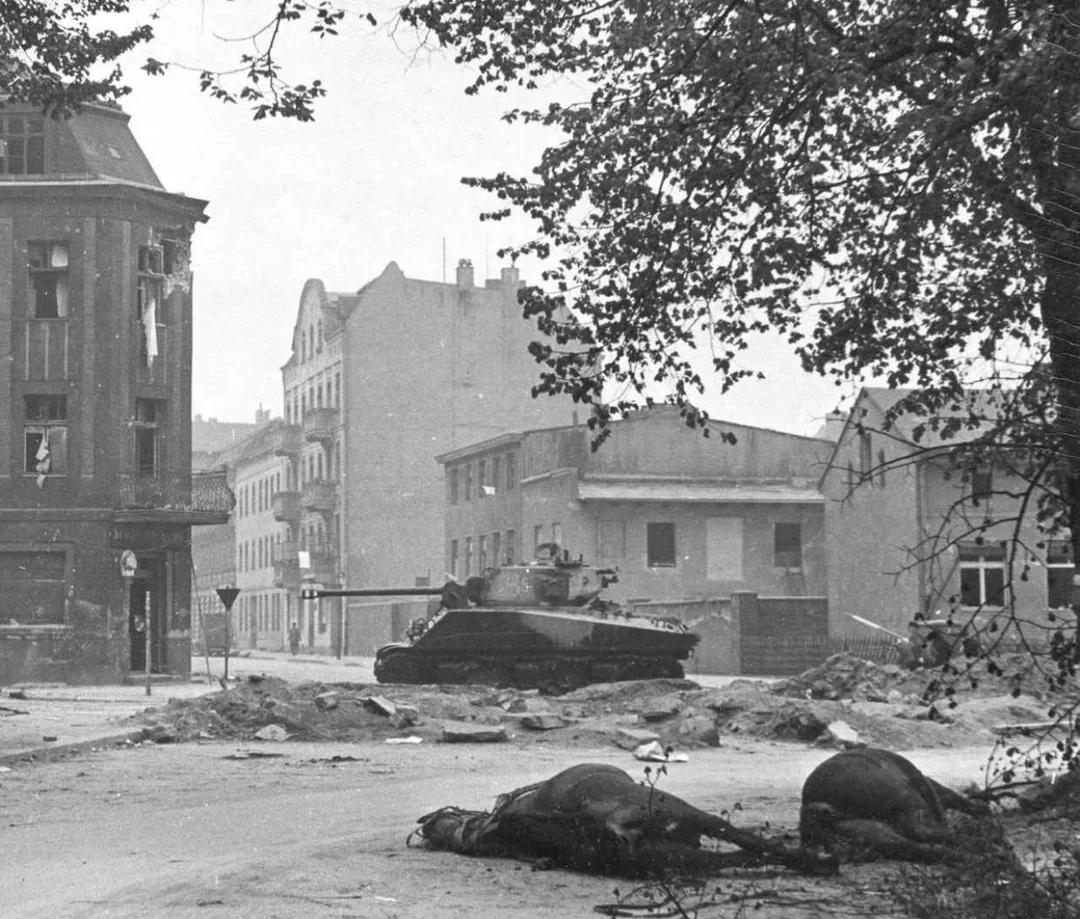 cked-out-in-the-streets-of-berlin-v0-wqcjt246qqed1.webp