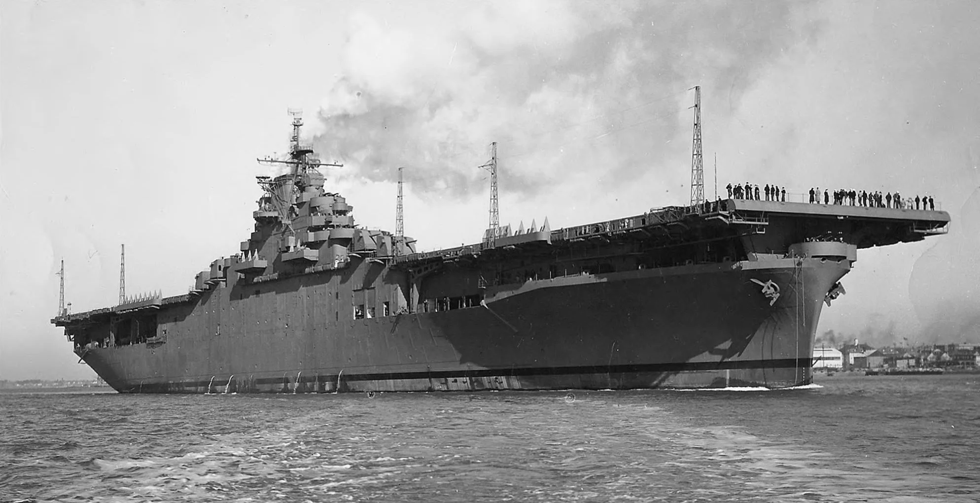 CV 9 USS Essex -035 - 1942.webp