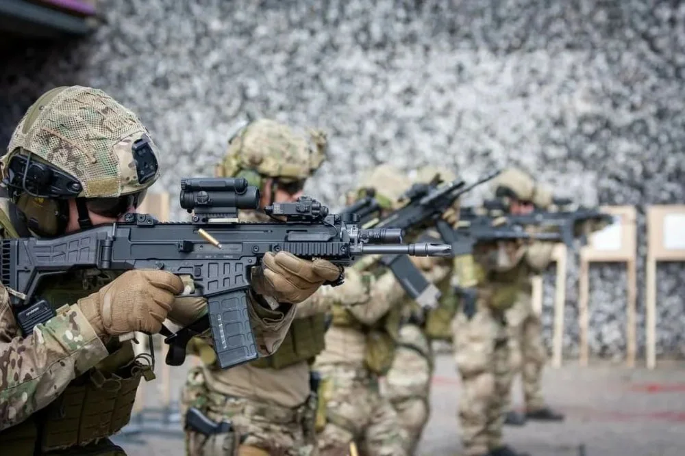 czguns~p~CcH_UWhogm6~1.jpg