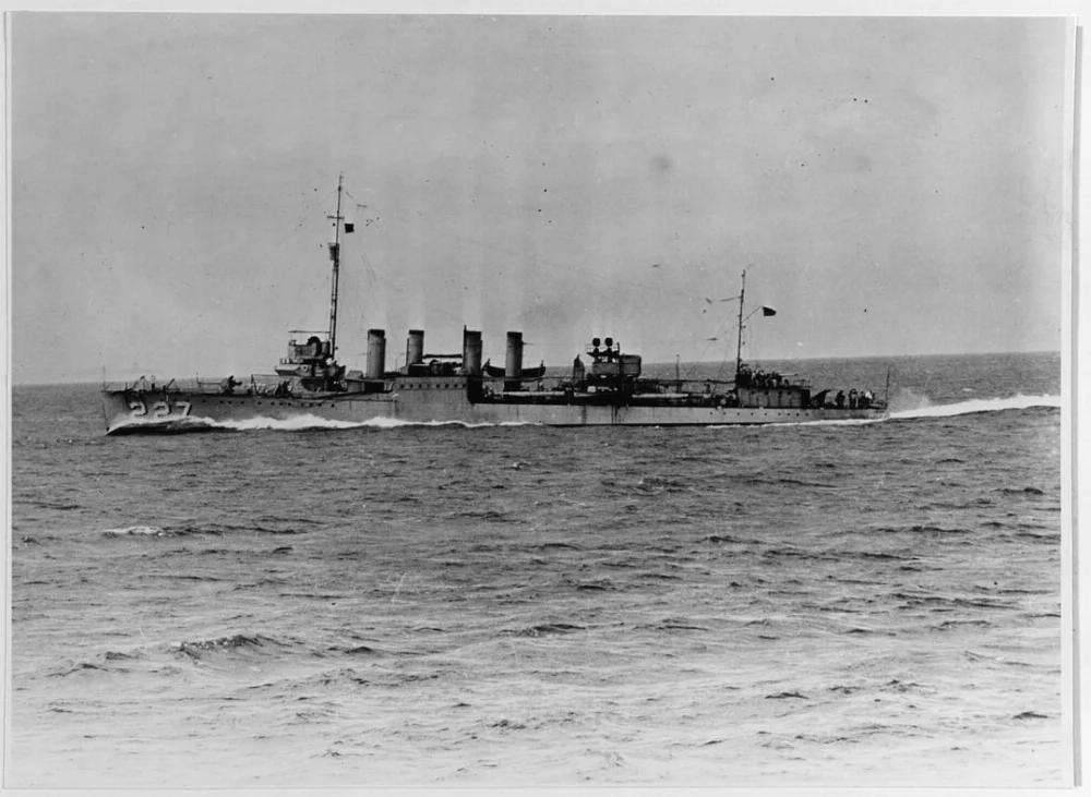 day-uss-pillsbury-dd-227-steaming-v0-tnkkop8v2a9d1.jpg