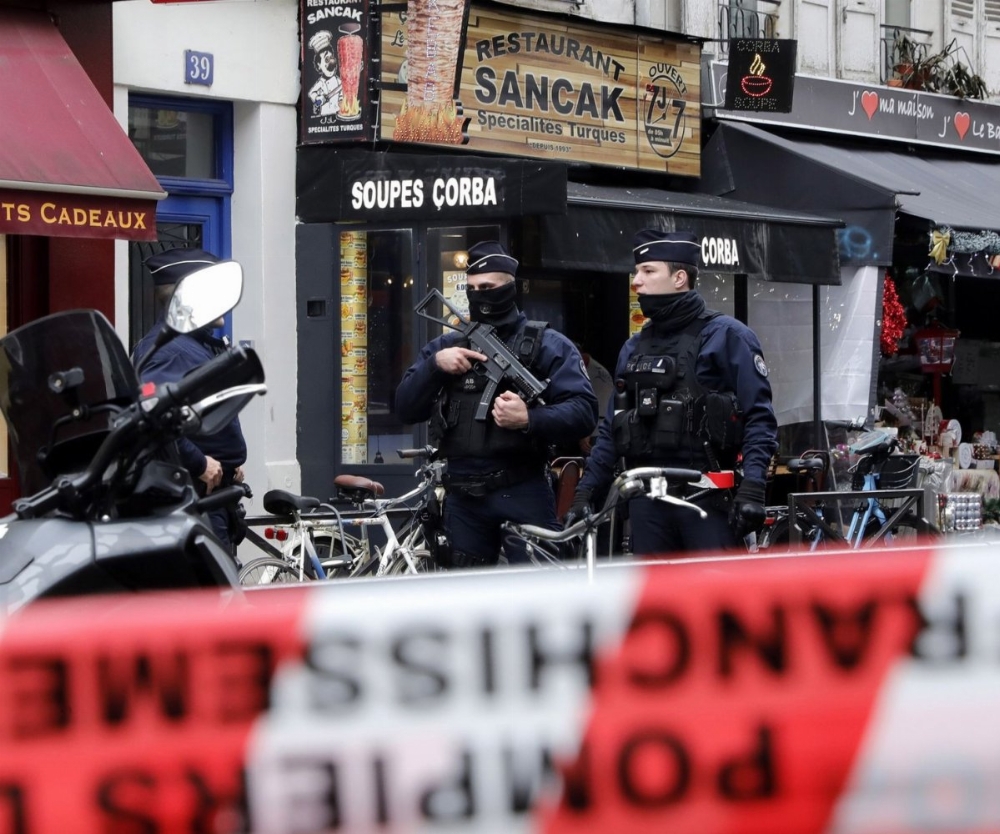dead-suspect-arrested-after-central-Paris-shooting.jpg