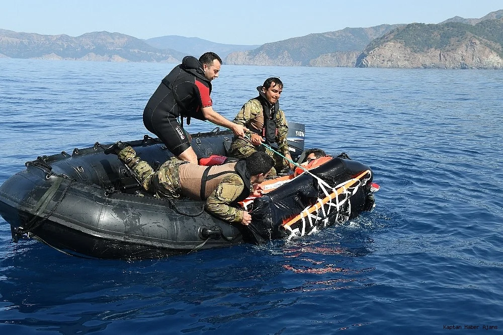 denizaltindan-tahliye-ve-kurtarma-tatbikati-havadan-goruntulendi-20190529AW71-9.webp