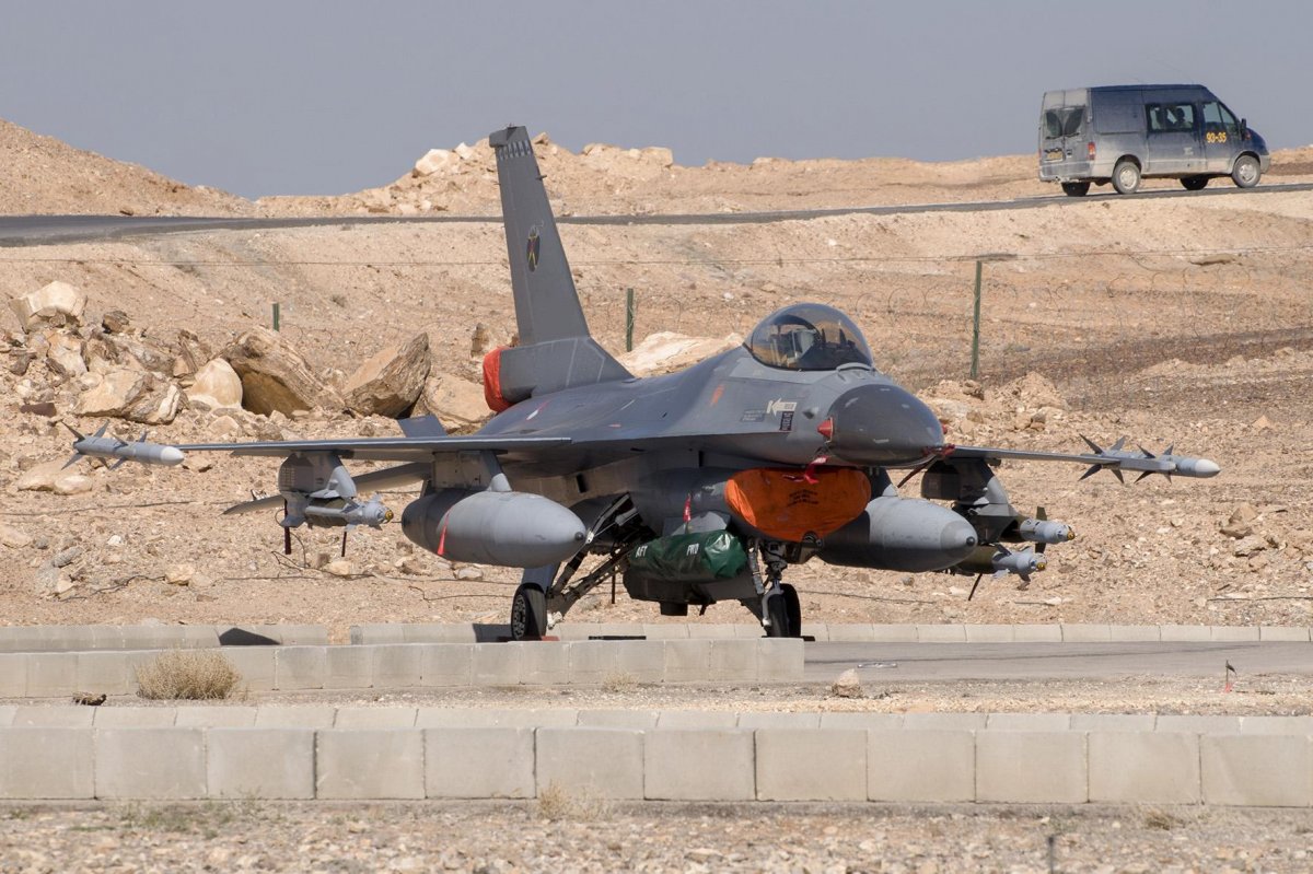 Dutch F-16 in the Middle East.jpg