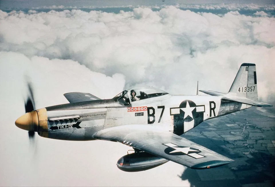 enant-Vernon-R-Richards-of-the-361st-Fighter-Group.webp