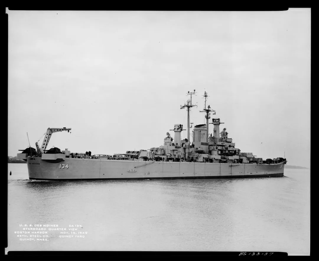 es-dd-134-in-boston-harbor-nov-15-v0-o93q37inlsid1.webp