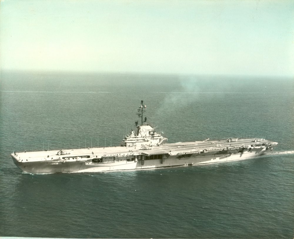 Essex CVS-9 031 MP Oct 1962-1 off Gitmo after FRAM II just before the Cuban blockade-1.jpg