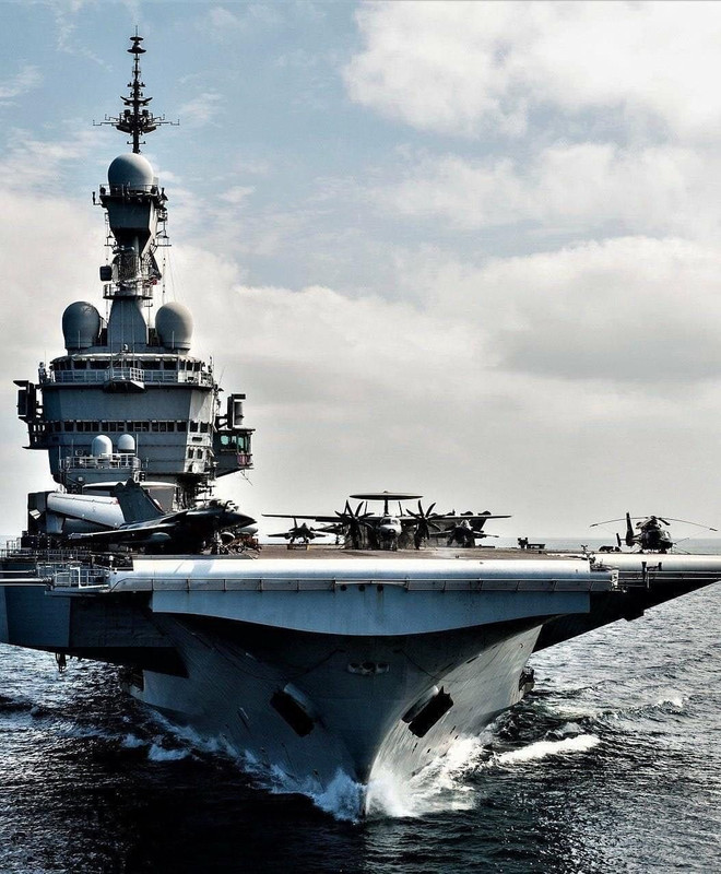 French-aircraft-carrier-Charles-de-Gaulle.jpg
