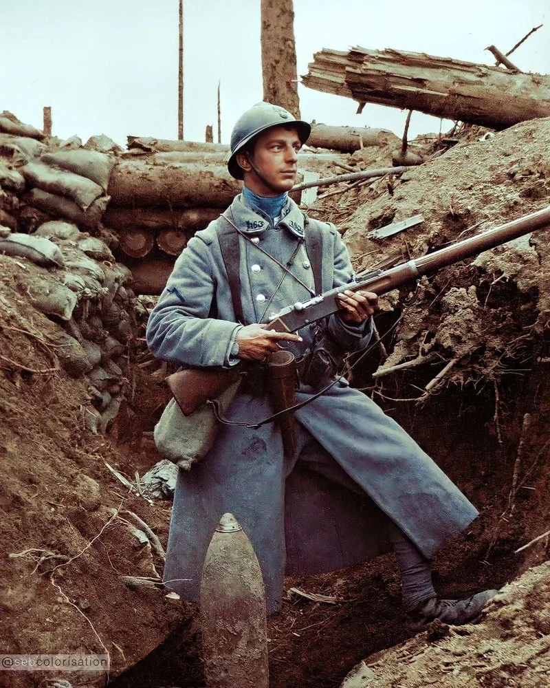 French soldier in a trench with a M1886 Lebel rifle, ca. 1916.jpg