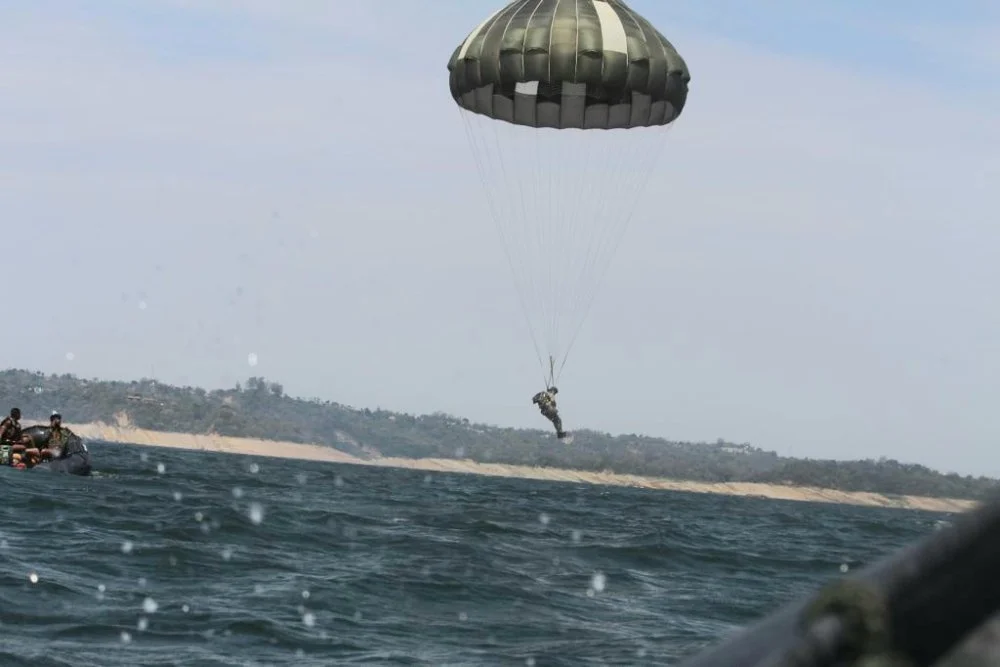 FudgTF_X0AERcr_.webp